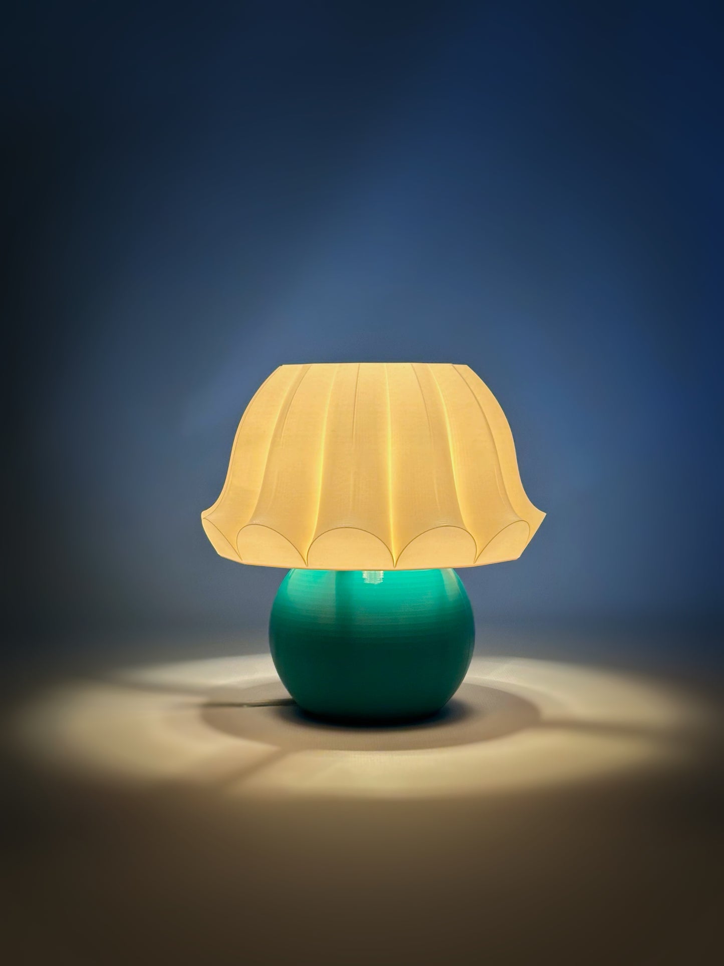 BLOOM | Flower-Shaped Retro Modern Decorative Table Lamp (Fuchsia & Teal)