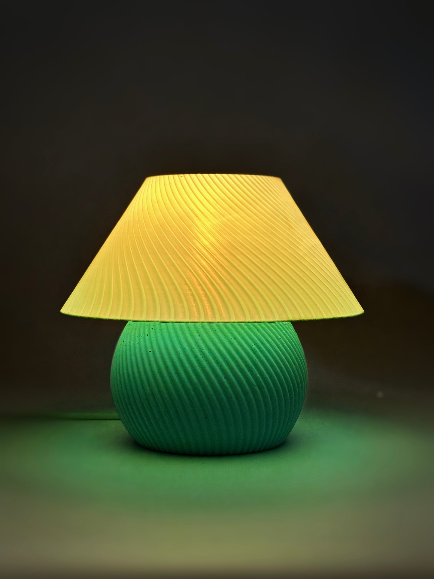 BLOOM | Flower-Shaped Retro Modern Decorative Table Lamp (Fuchsia & Teal)