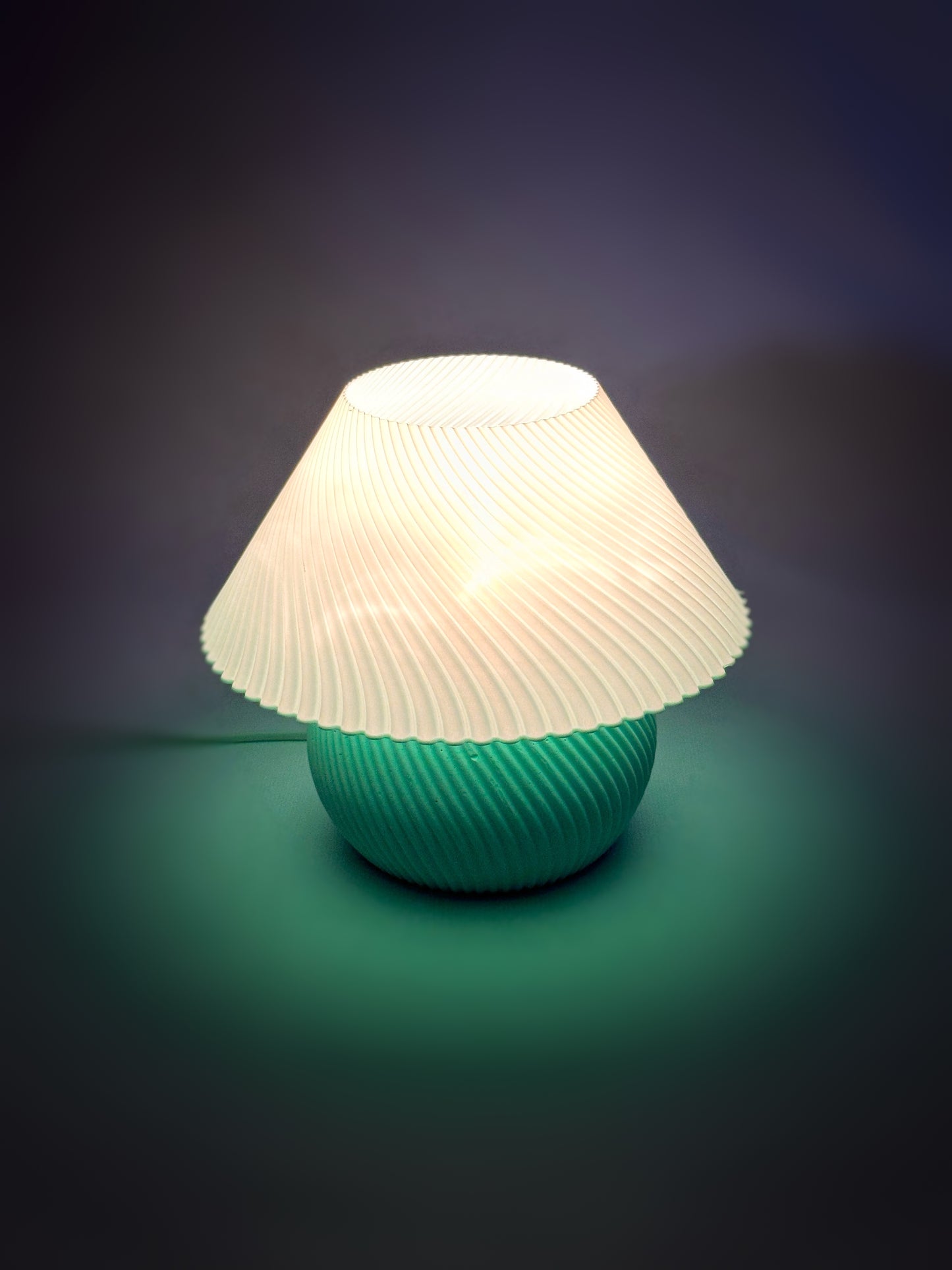 BLOOM | Flower-Shaped Retro Modern Decorative Table Lamp (Fuchsia & Teal)
