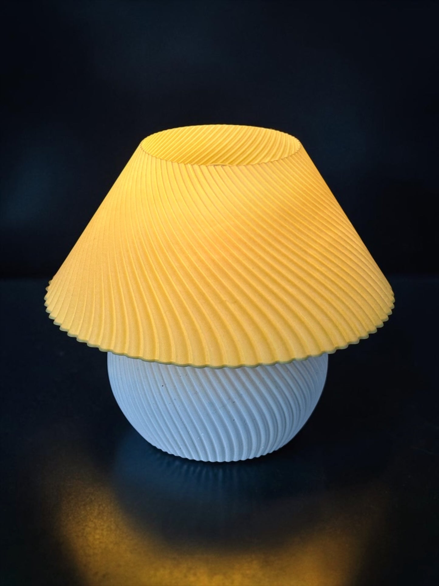 BLOOM | Flower-Shaped Retro Modern Decorative Table Lamp (Fuchsia & Teal)