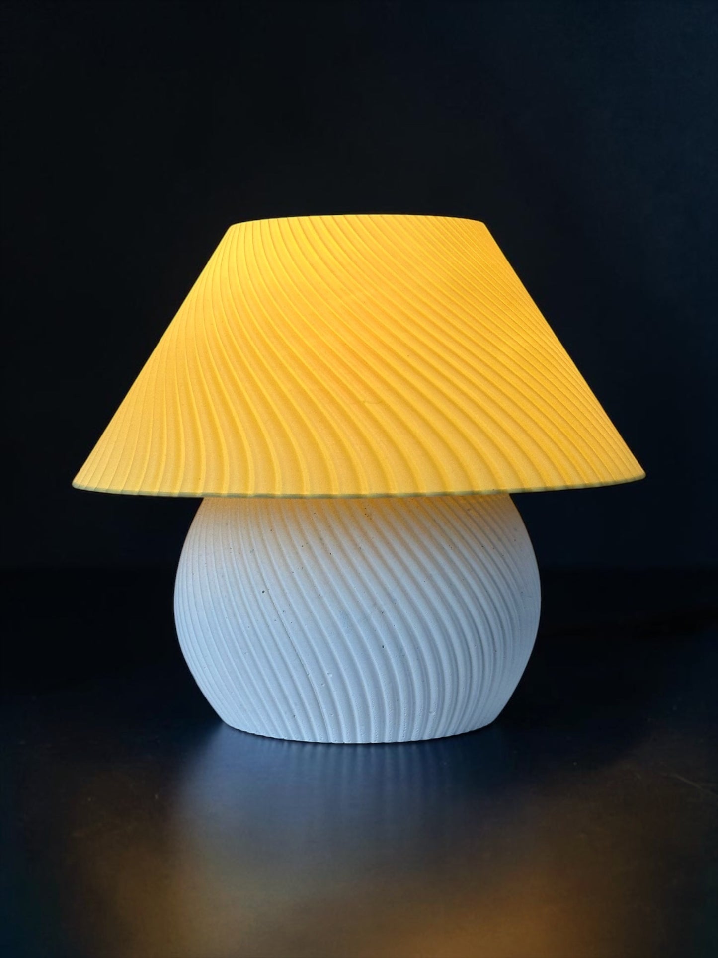 BLOOM | Flower-Shaped Retro Modern Decorative Table Lamp (Fuchsia & Teal)