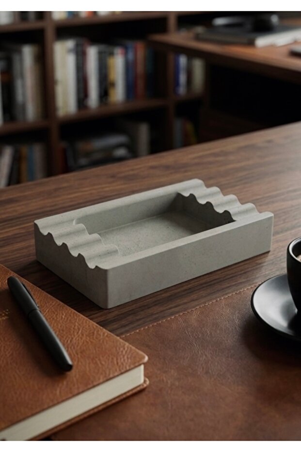 Dalga Formlu Beton Küllük – 17 × 10 cm – dekoratif kullanım görünümü