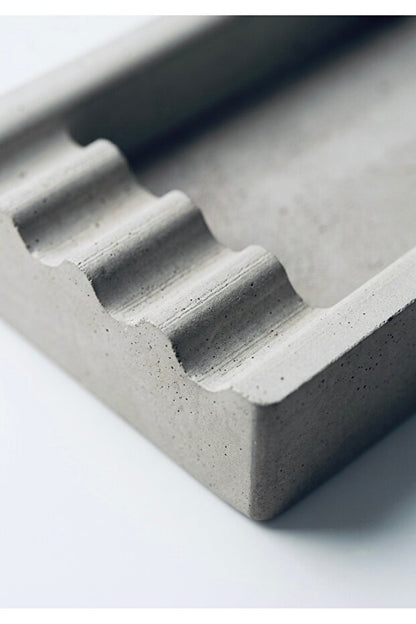 Dalga Formlu Beton Küllük – 17 × 10 cm – dekoratif kullanım görünümü