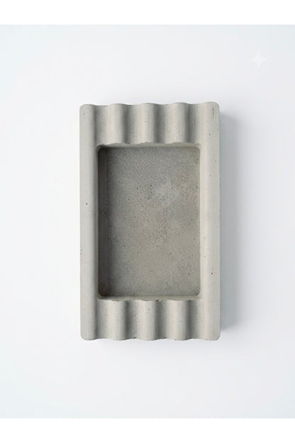 Dalga Formlu Beton Küllük – 17 × 10 cm – yüzey ve form detayı