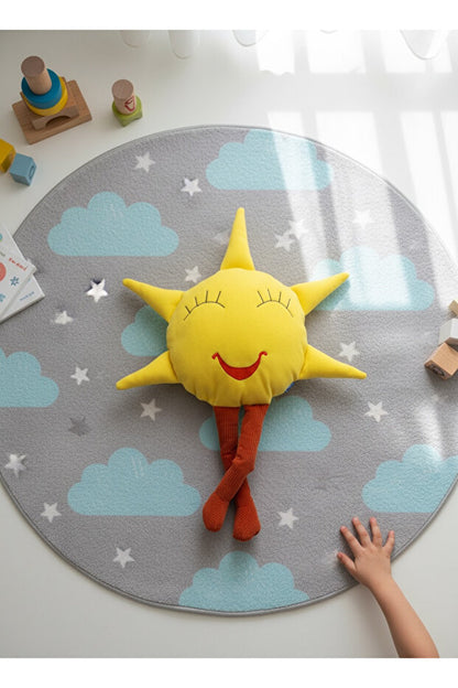 Mutlu Güneş Peluş Dekoratif Yastık – Sarı, 75 cm – dekoratif kullanım görünümü