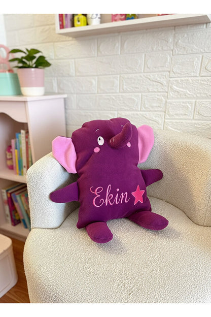 İsme Özel Fil Peluş Yastık – Mor, 40 cm – dekoratif kullanım görünümü