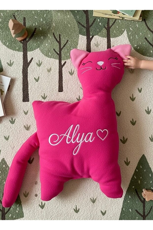 İsme Özel Kedi Peluş Yastık – Pembe, 60 cm – nakış ve kumaş görünümü