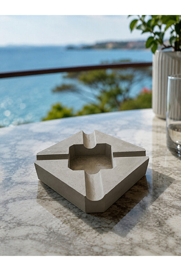 Kare Beton Küllük – 4 Oluklu, 16 × 16 cm – dekoratif kullanım görünümü