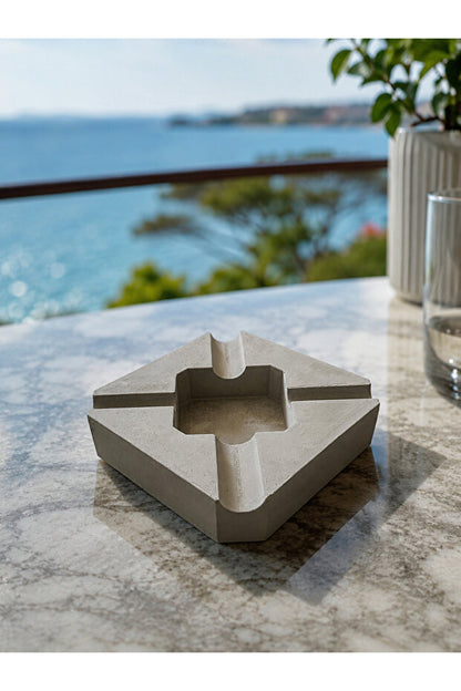 Kare Beton Küllük – 4 Oluklu, 16 × 16 cm – dekoratif kullanım görünümü